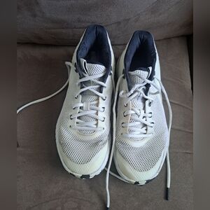 Under Armour Women's HOVR Breakthru Basketball Shoe 3024398-100 -  White - Sz 9